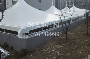 濟南小區(qū)車庫出入口